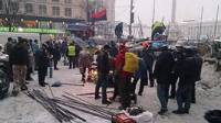 На Майдане объявлена тревога.  Люди ждут появления силовиков